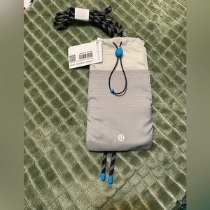 NWT Lululemon Play Forward Crossbody Pouch